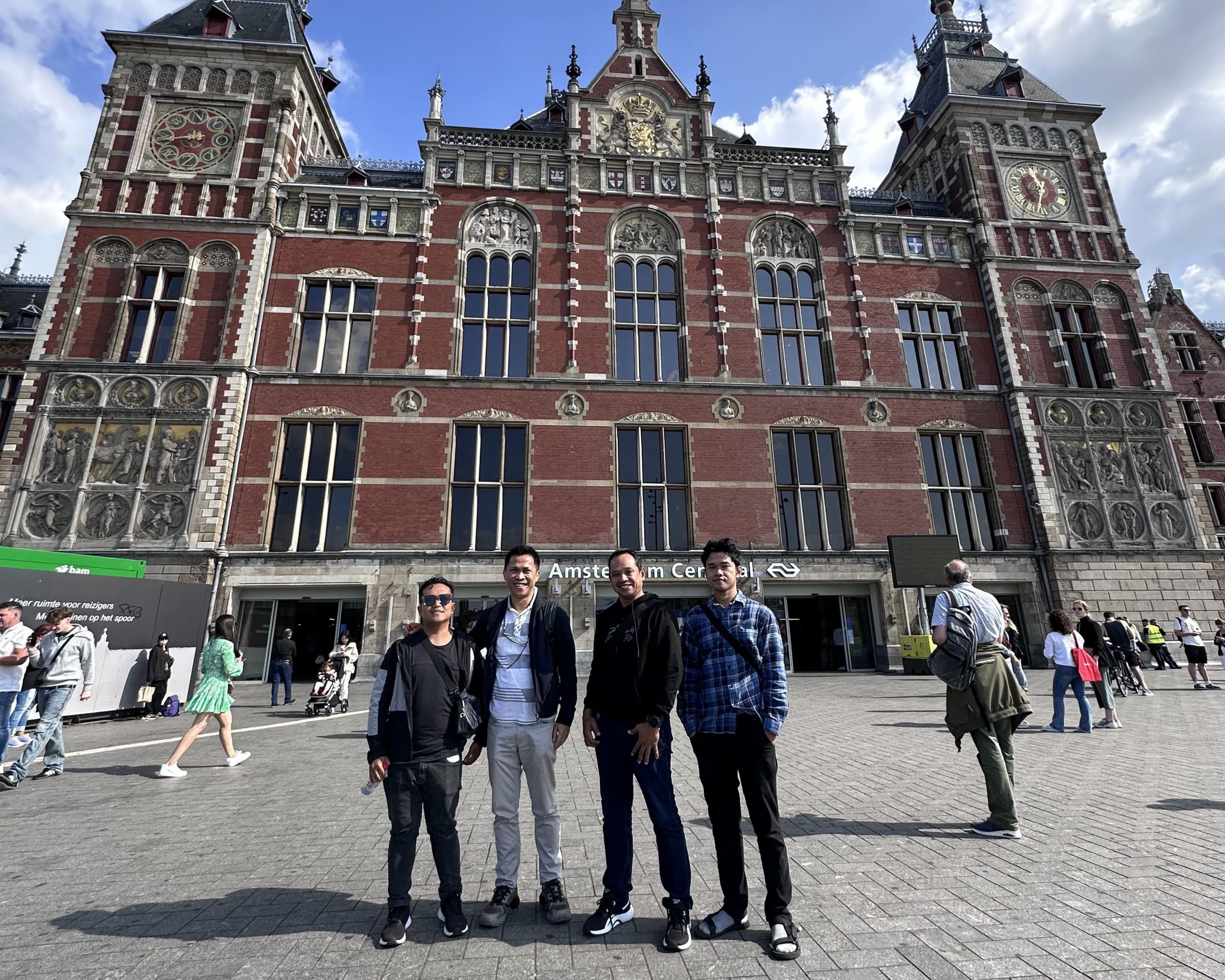 Pak Deddy — Private Tour Belanda